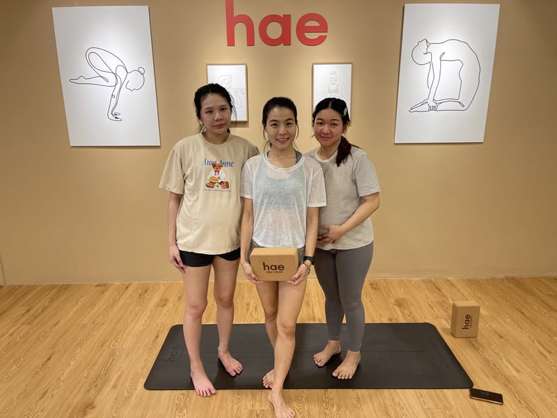 A mat yoga class group at Hae Studio (4 of 4)
