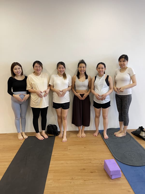 Prenatal and postnatal students together after a class at Hae Studio (1 of 4)